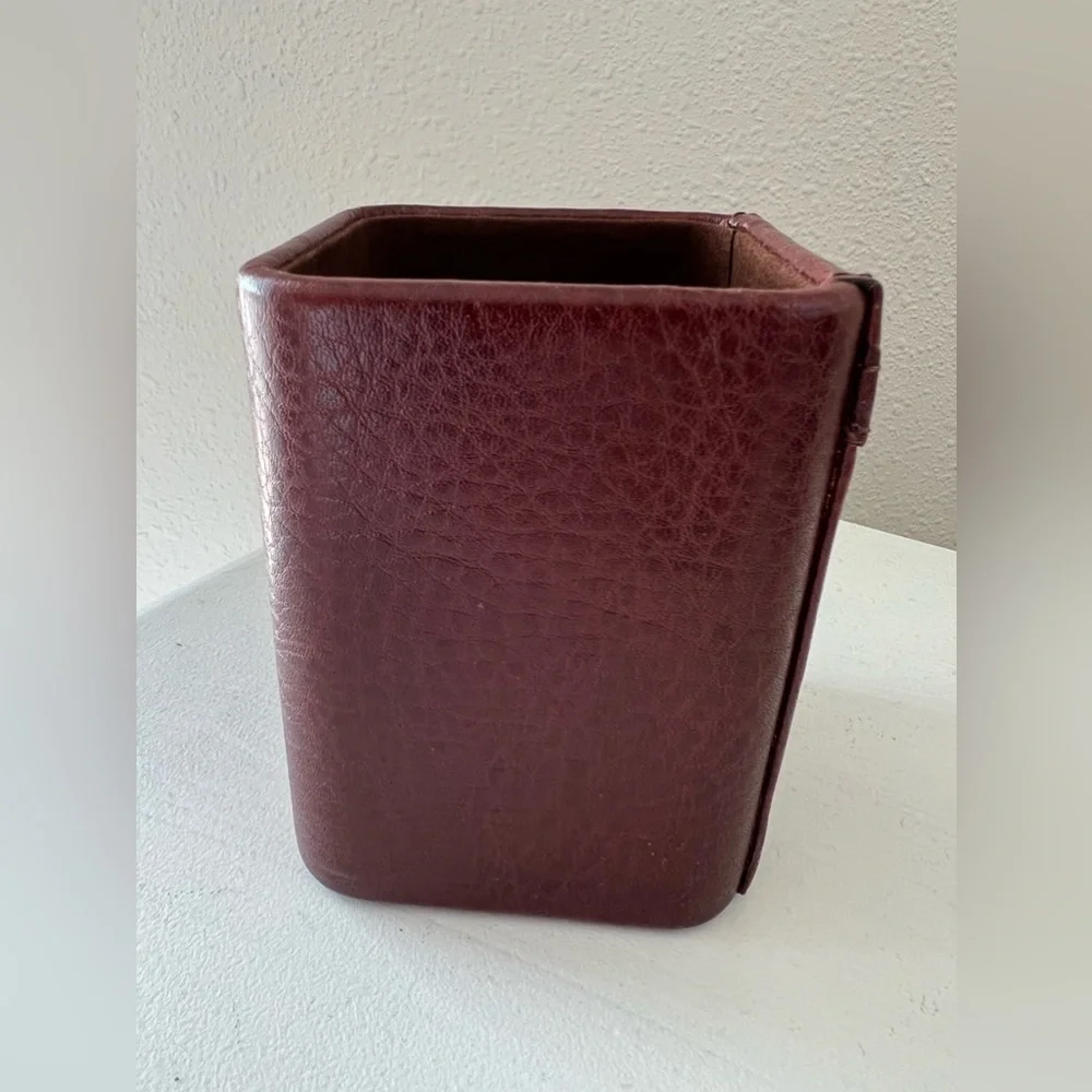Dacasso | Brown Leather Luxury Desk Accessory Pen Cup Office